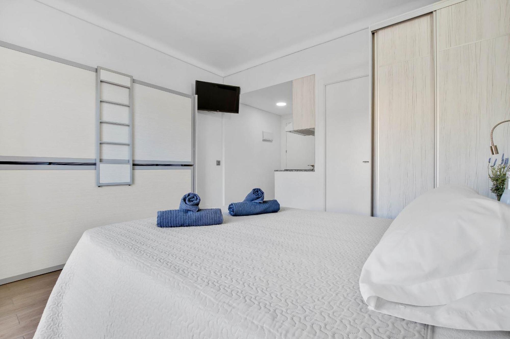 Carihuela Palace 418 By Ivi Real Estate Torremolinos Exterior photo