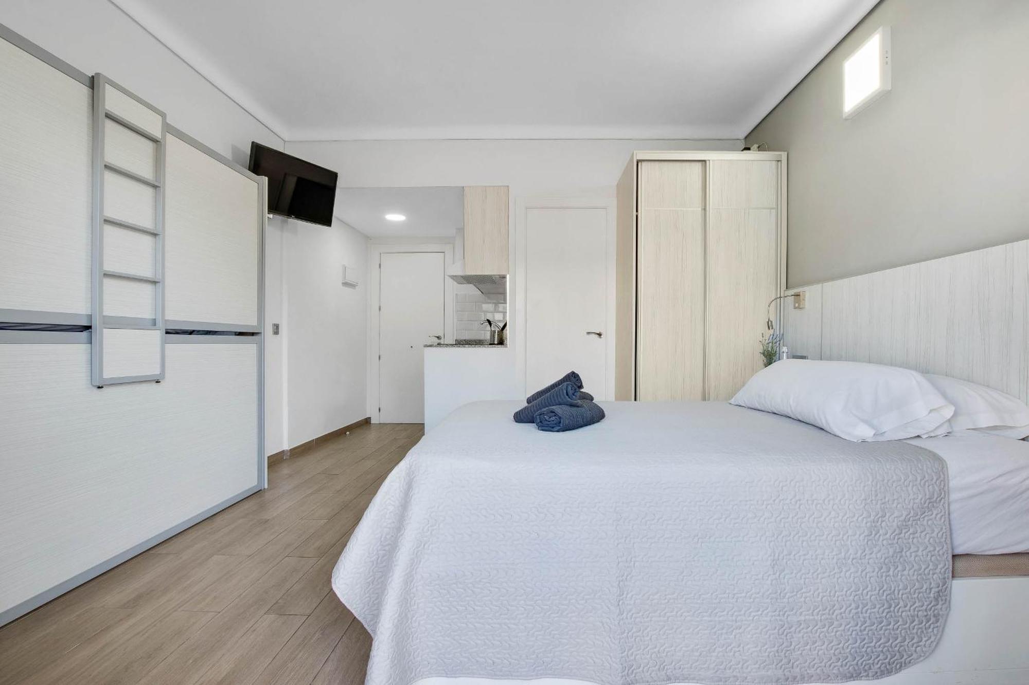 Carihuela Palace 418 By Ivi Real Estate Torremolinos Exterior photo